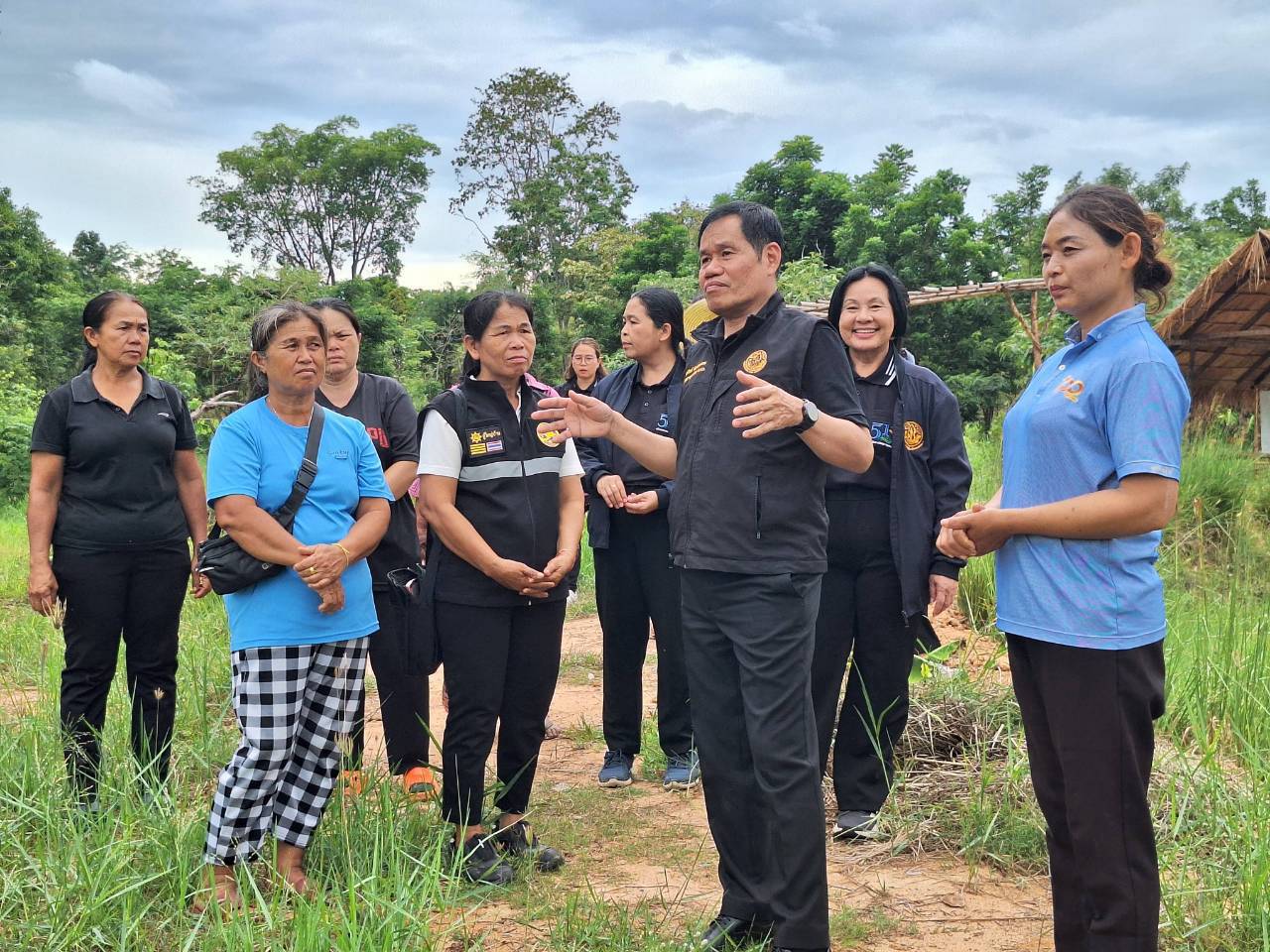 title - ผู้ตรวจราชการ ส.ป.ก. ลงพื้นที่จังหวัดขอนแก่น ประชุมติดตามความก้าวหน้าผลการดำเนินงาน พร้อมตรวจเยี่ยมให้กำลังใจกลุ่มวิสาหกิจชุมชนสมุนไพรไผ่คำ 39 